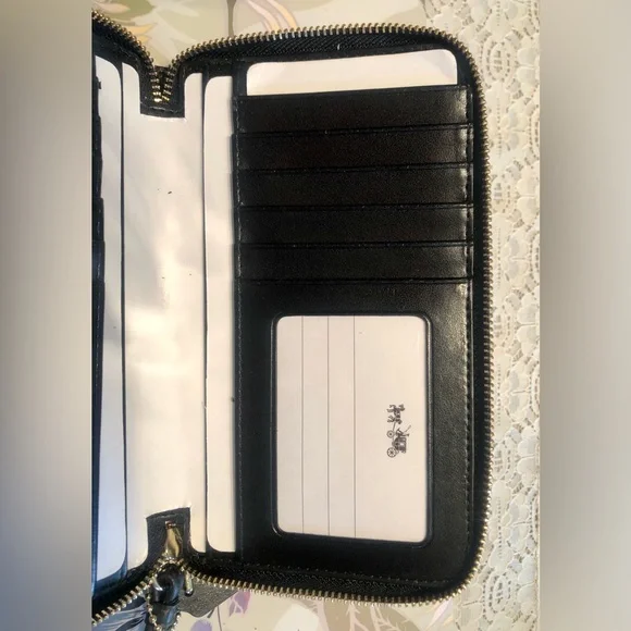 Classic Coach Black Leather Wristlet Wallet NWT,NIB,BRAND NEW FESTIVE Gift Box! - Picture 8 of 14